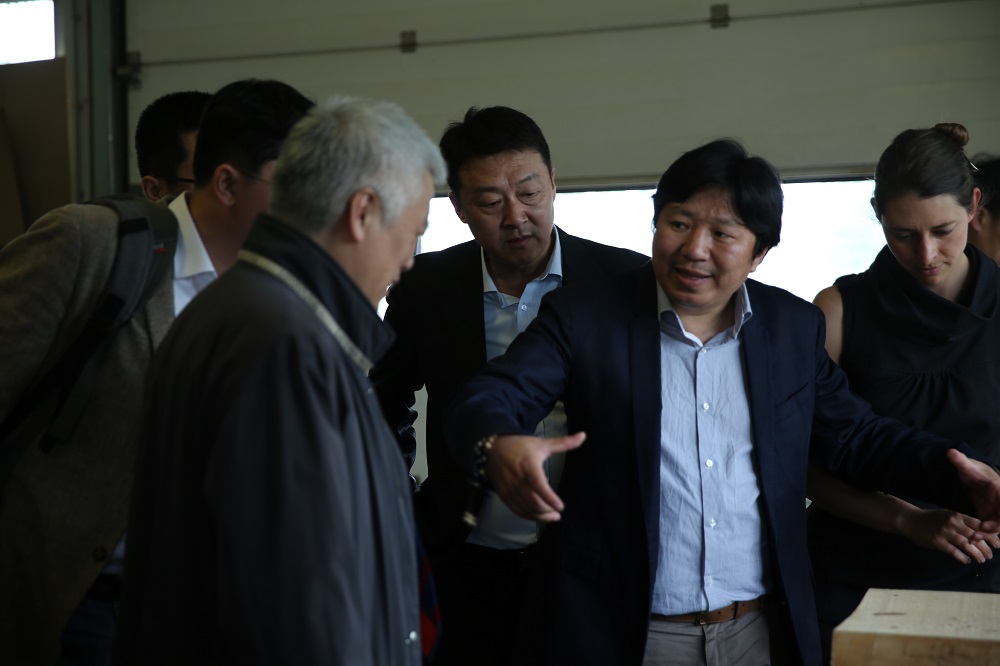 國家工信部、國家標(biāo)準(zhǔn)化委員會、德國經(jīng)濟和能源部在德國萊比錫召開了《中德智能制造/工業(yè)4.0標(biāo)準(zhǔn)化工作組會議》。會議期間，一行人參觀了位于德國萊比錫的德國國寶博蘭斯勒鋼琴廠