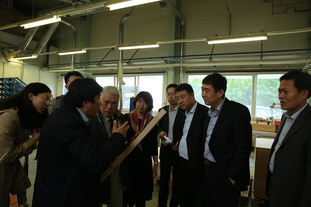 國家工信部、國家標(biāo)準(zhǔn)化委員會、德國經(jīng)濟和能源部在德國萊比錫召開了《中德智能制造/工業(yè)4.0標(biāo)準(zhǔn)化工作組會議》。會議期間，一行人參觀了位于德國萊比錫的德國國寶博蘭斯勒鋼琴廠