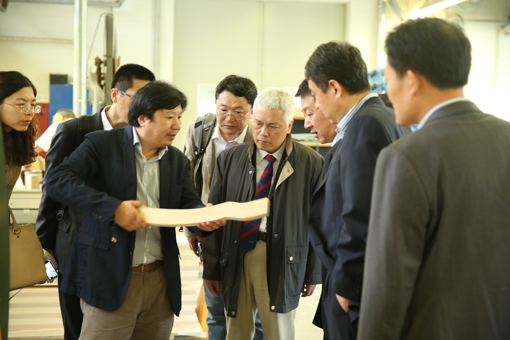 國家工信部、國家標(biāo)準(zhǔn)化委員會、德國經(jīng)濟和能源部在德國萊比錫召開了《中德智能制造/工業(yè)4.0標(biāo)準(zhǔn)化工作組會議》。會議期間，一行人參觀了位于德國萊比錫的德國國寶博蘭斯勒鋼琴廠
